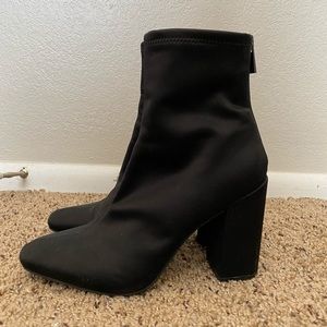 7.5 silky sock zip up booties jessica simpson